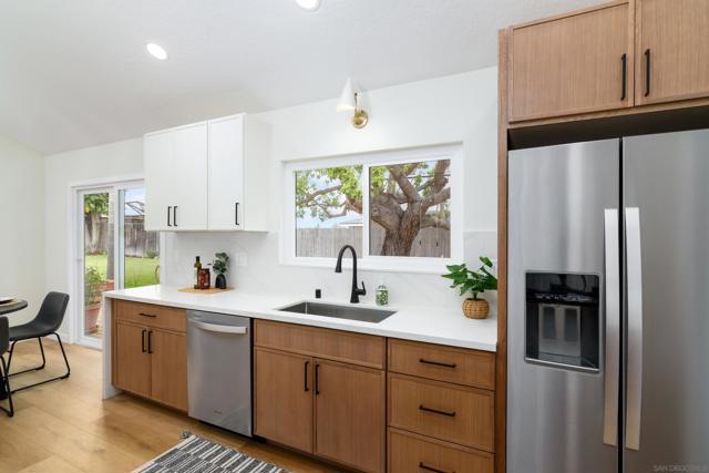 1130 Lake Ridge Dr, San Marcos CA: https://media.crmls.org/mediaz/48b4b02d-7b14-481b-af3f-b53fe1aada7a.jpg