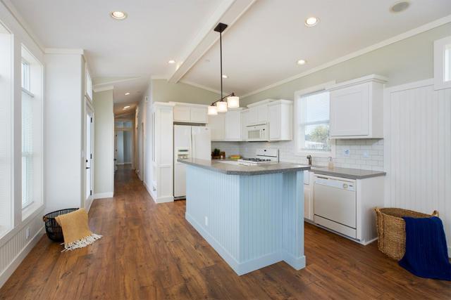 2395 Delaware Avenue, Santa Cruz CA: https://media.crmls.org/mediaz/48b4b9b5-52ea-46aa-a968-57336b87c6e8.jpg