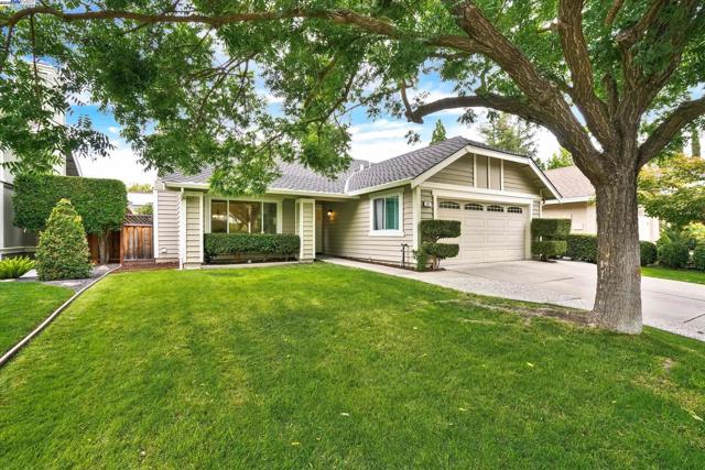 326 Fontaine Dr, Danville CA: https://media.crmls.org/mediaz/48b4c2ec-1006-4509-8af8-278a576cd516.jpg