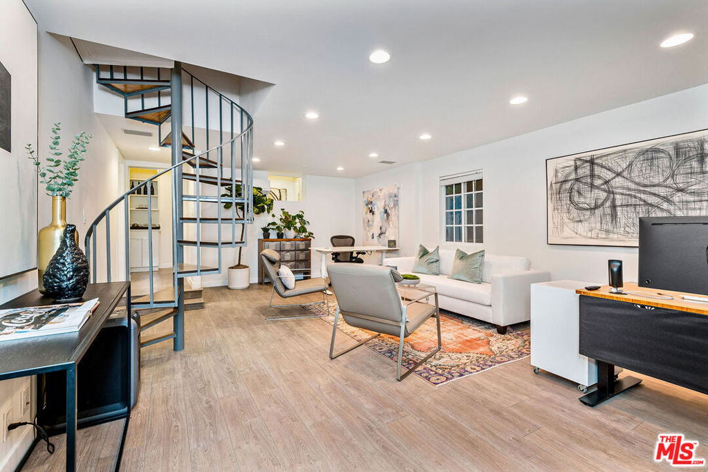 1/2 N Huntley Drive