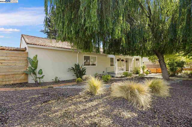 955 Maud Ave, San Leandro CA: https://media.crmls.org/mediaz/48b6a849-6382-4bb5-9c42-79f05ee31274.jpg
