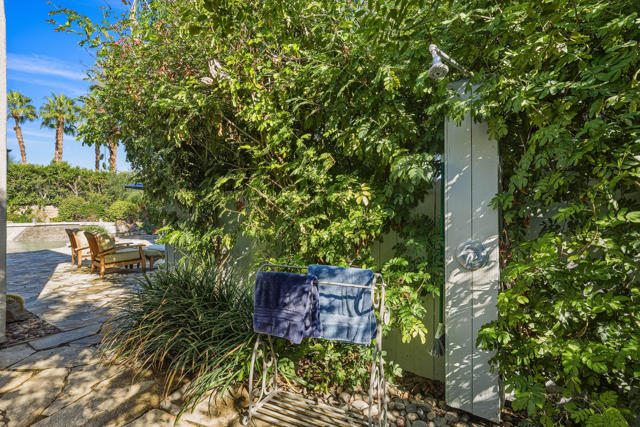 56 Oakmont Drive, Rancho Mirage CA: https://media.crmls.org/mediaz/48b771b6-b4d6-46e2-999b-a581d0e92276.jpg