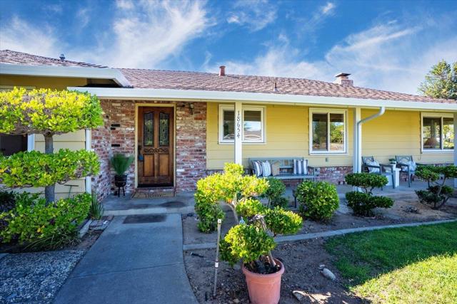 18654 Aspesi Drive, Saratoga CA: https://media.crmls.org/mediaz/48b798de-eeb4-4569-868f-1fb667e72dc9.jpg
