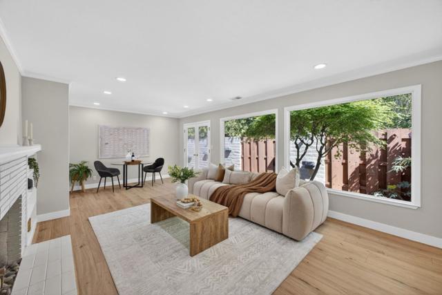 2169 Yorkshire Way, Mountain View CA: https://media.crmls.org/mediaz/48b7af22-d173-46de-a840-2e48cb1db2d9.jpg