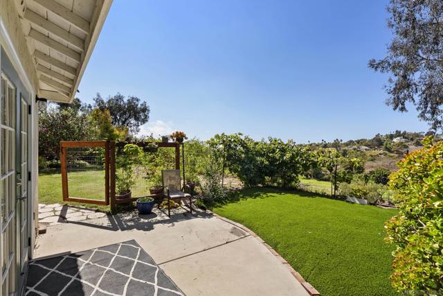 2332 Back Nine St, Oceanside CA: https://media.crmls.org/mediaz/48b7ce2f-09b1-4d42-849c-e16823a72336.jpg