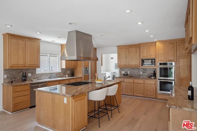 314 22nd Street, Santa Monica CA: https://media.crmls.org/mediaz/48b7eb9e-7ae9-45f1-8ca1-0dbae0f5c93c.jpg