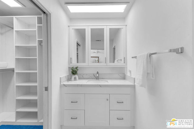 2375 E Joyce Drive, Palm Springs CA: https://media.crmls.org/mediaz/48b82722-1a24-454c-b97f-f180c19fa610.jpg
