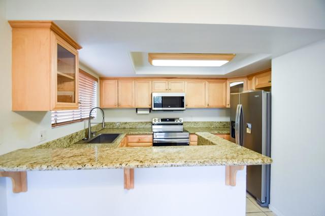 2170 Alpine Glen Pl., Alpine CA: https://media.crmls.org/mediaz/48b89c5d-64f6-48d0-bf62-2d18e51909fb.jpg