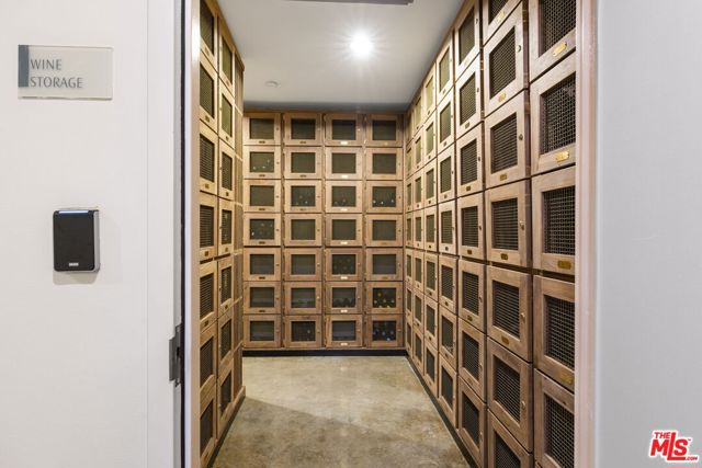 13650 Marina Pointe Drive, Marina del Rey CA: https://media.crmls.org/mediaz/48b8b75c-b279-4d26-8428-1dc7a5893a75.jpg