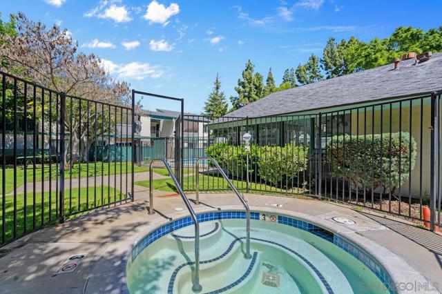 1817 E Grand ave, Escondido CA: https://media.crmls.org/mediaz/48b8e979-4770-4ffd-b3e0-a75ed40df6ef.jpg