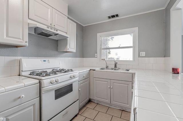 826 King Avenue, Stockton CA: https://media.crmls.org/mediaz/48b8eb56-18b1-4c15-a5cf-8c1aaa0453ac.jpg