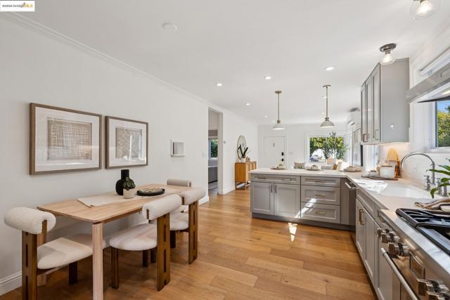 1642 10Th St, Berkeley CA: https://media.crmls.org/mediaz/48b8eb7d-c50f-439a-b07c-dc9162ea755d.jpg