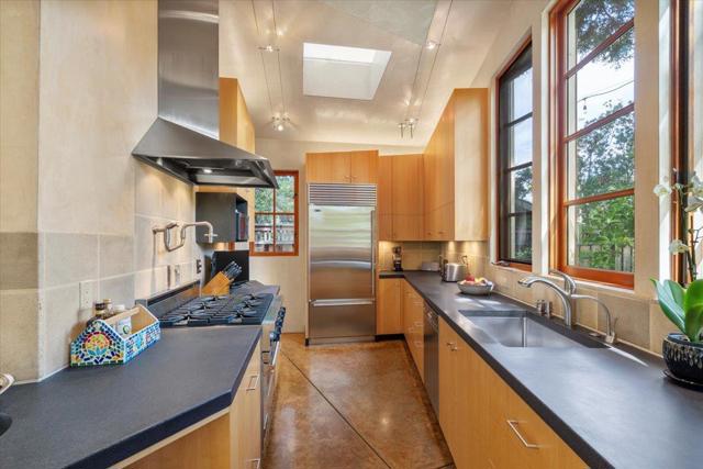 705 University Avenue, Los Altos CA: https://media.crmls.org/mediaz/48b96ade-ae08-429d-bc51-eb0e89885100.jpg