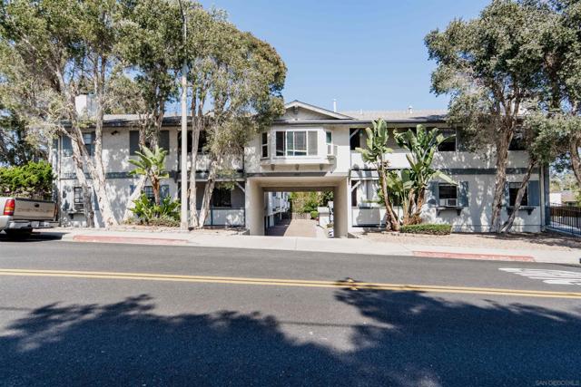 4847 Parks Ave, La Mesa CA: https://media.crmls.org/mediaz/48ba4231-c505-4b2b-ae00-c81007c26488.jpg