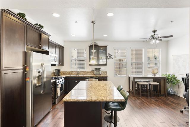 1824 Peach Ct, Chula Vista CA: https://media.crmls.org/mediaz/48baf9ce-a20e-4b5b-acf1-656a4c466741.jpg