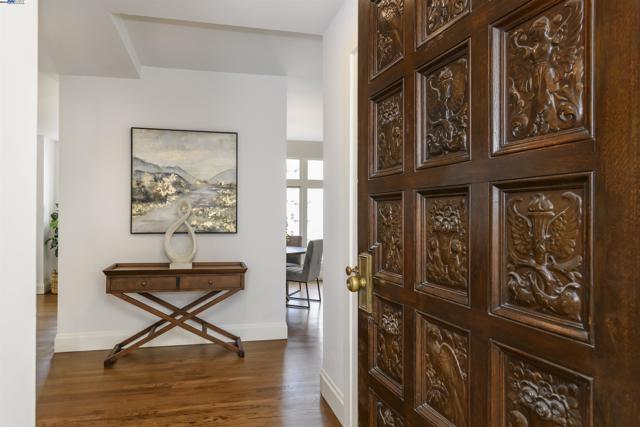 850 POWELL STREET, San Francisco CA: https://media.crmls.org/mediaz/48bb343b-798b-4acc-8f65-8f85f5ecacb7.jpg