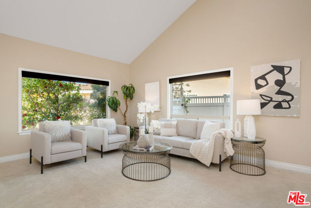 3086 Indian Mesa Drive, Thousand Oaks CA: https://media.crmls.org/mediaz/48bb7b31-94d1-48d4-93ee-f83faa14cb9a.jpg