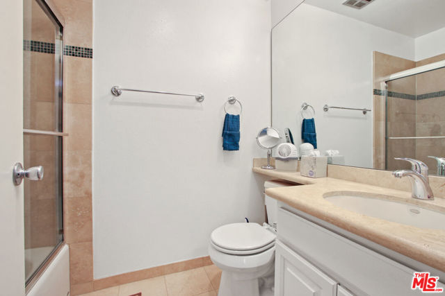 Main Bedrroom bathroom