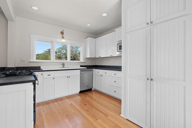 Detail Gallery Image 23 of 67 For 1654 Camino Del Mar Upper,  Del Mar,  CA 92014 - 3 Beds | 3 Baths