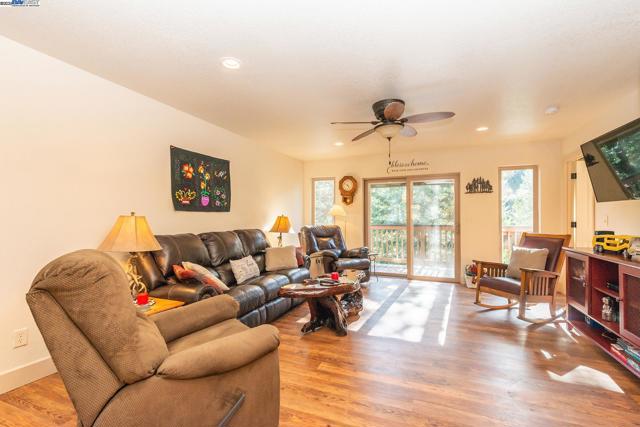 851 Mountain Aire Lane, Trinity Center CA: https://media.crmls.org/mediaz/48bcd79d-1412-4df3-87d6-8bb8b3ecfeef.jpg