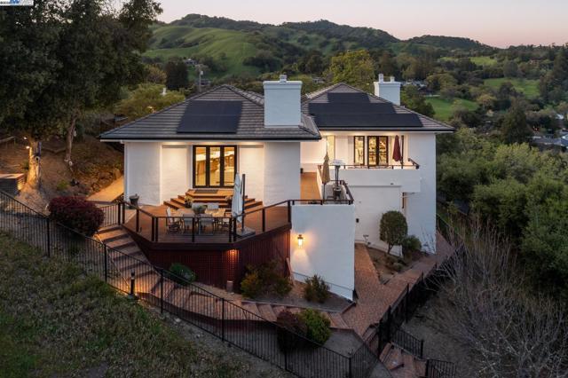11 Leslyn Lane, Lafayette CA: https://media.crmls.org/mediaz/48bcdd24-d13d-4c69-b767-6ca454cdbb13.jpg