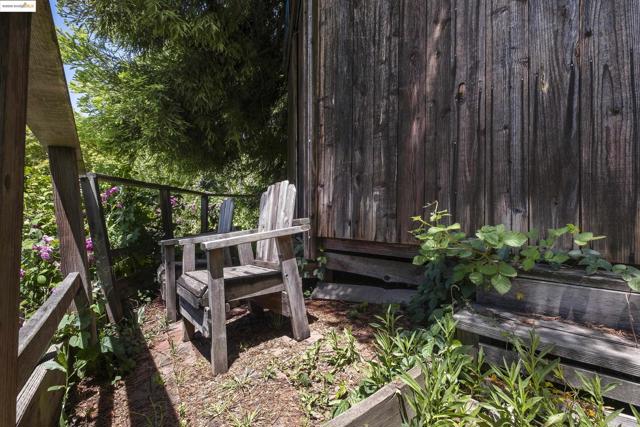1001 Cragmont Ave, Berkeley CA: https://media.crmls.org/mediaz/48bd01b3-1f24-4fa6-b6fc-87b76f7022b7.jpg