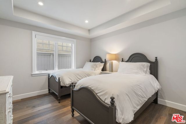 636 12th Street, Manhattan Beach CA: https://media.crmls.org/mediaz/48bd1a44-1df8-4cf3-8c42-e55cdd342a09.jpg