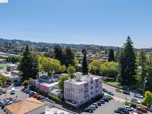 5687 Miles Ave, Oakland CA: https://media.crmls.org/mediaz/48bd4f6e-3dcb-4eba-8b40-8bf551c28ed7.jpg
