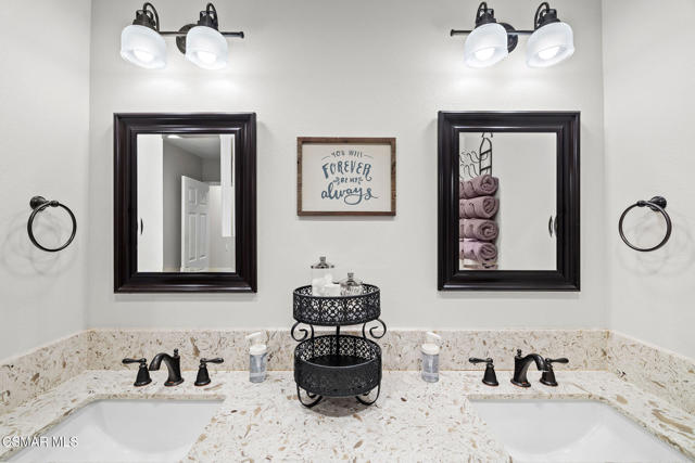 4570 N Vistapark Drive, Moorpark CA: https://media.crmls.org/mediaz/48bd7765-6e5f-49da-af8f-a388bbbce8bb.jpg
