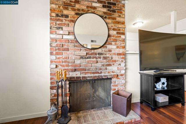 Image 7 of 40 For 11 Greyfell Pl