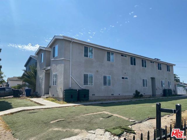10217 S Grand Avenue, Los Angeles CA: https://media.crmls.org/mediaz/48beb7b3-d24a-4e63-97e9-12a7e62e2a15.jpg