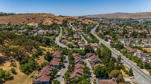 18013 Hillwood Lane, Morgan Hill CA: https://media.crmls.org/mediaz/48bedbf2-838c-4e18-8cef-224cb3f560bd.jpg
