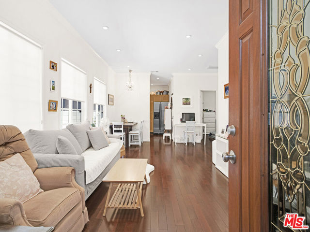 3148 W 11th Street, Los Angeles CA: https://media.crmls.org/mediaz/48bf1a55-cabd-4ffe-8e9d-4d938025640c.jpg