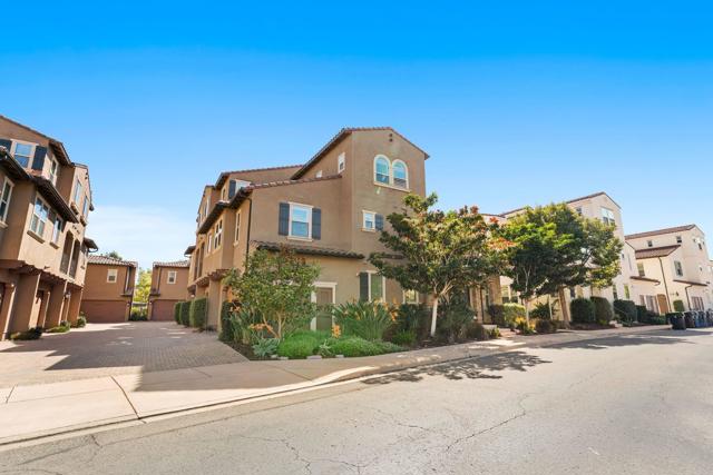 Detail Gallery Image 32 of 44 For 16094 Veridian Cir, San Diego,  CA 92127 - 3 Beds | 2/1 Baths