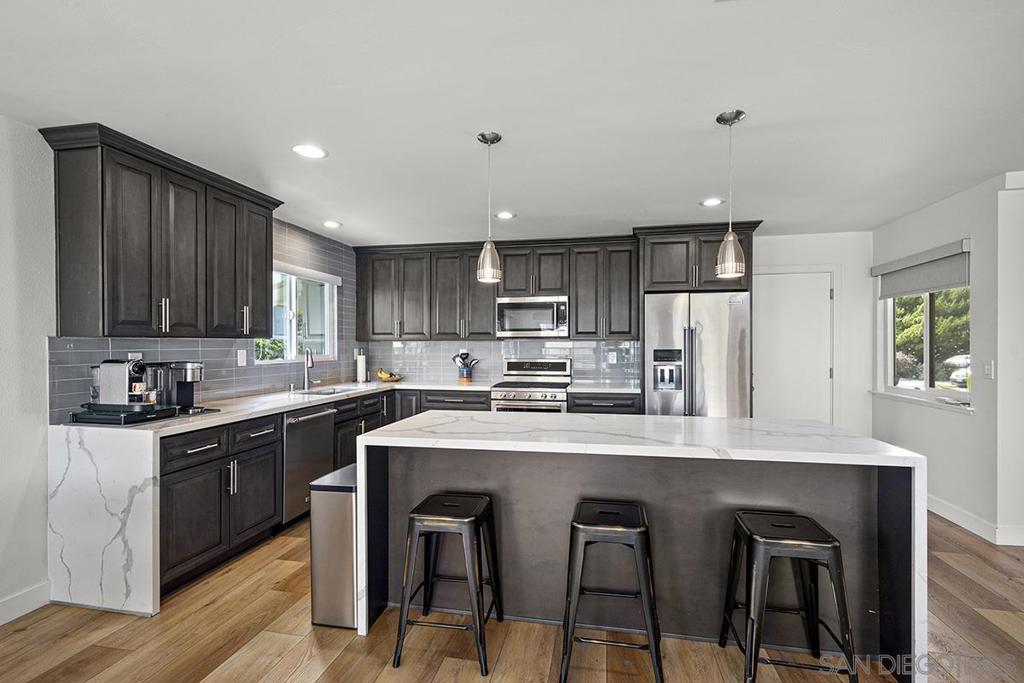 MLS #250033670SD img 2