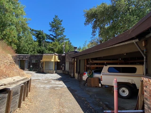 21460 Bear Creek Road, Los Gatos CA: https://media.crmls.org/mediaz/48bf4ea0-e279-4bf9-96ac-156e359b984f.jpg