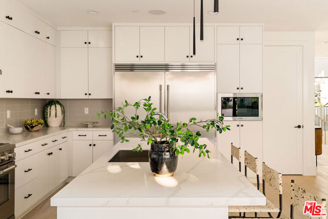 1615 N Coronado Street, Los Angeles CA: https://media.crmls.org/mediaz/48bfc2c1-f255-4684-827b-9082e0961a78.jpg