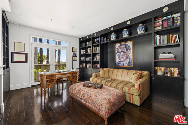 4001 Clarinda Drive, Tarzana CA: https://media.crmls.org/mediaz/48bfc2c9-9ac8-4cf0-a550-17df9788b8e2.jpg