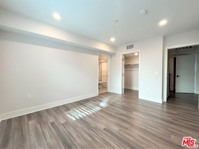 5030 Rosewood Avenue, Los Angeles CA: https://media.crmls.org/mediaz/48c02562-378f-42b9-bfbc-3541c960a654.jpg