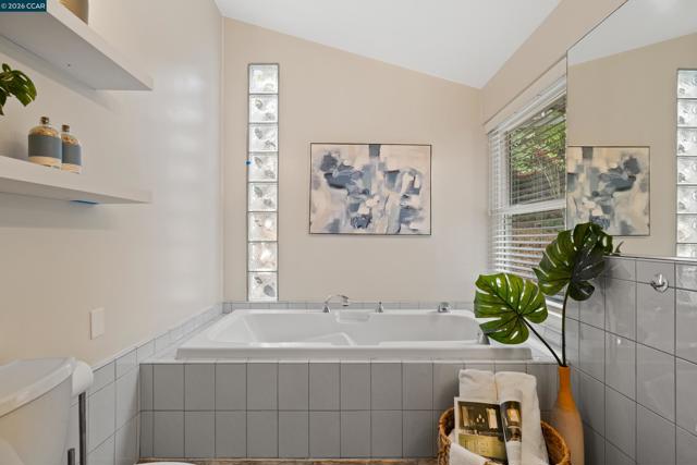 2080 Essenay Ave, Walnut Creek CA: https://media.crmls.org/mediaz/48c134d2-0688-442c-835c-a9298e558438.jpg