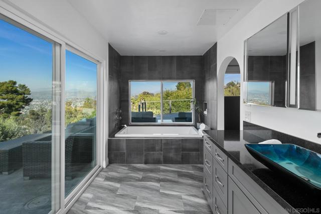 5030 Helix Ter, La Mesa CA: https://media.crmls.org/mediaz/48c181d0-f8de-4ae0-801a-0176026876f4.jpg