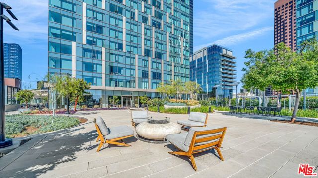 889 Francisco Street, Los Angeles CA: https://media.crmls.org/mediaz/48c232c9-3112-4bcb-b023-aa59e0036086.jpg