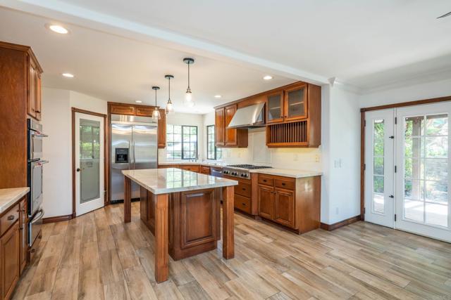 Detail Gallery Image 15 of 70 For 1210 Cypress Dr, Vista,  CA 92084 - 5 Beds | 4 Baths