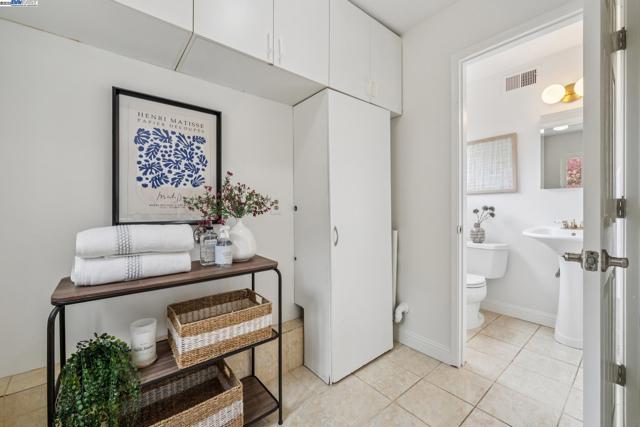 598 CRESTMONT DRIVE, Oakland CA: https://media.crmls.org/mediaz/48c2ccc9-c3c9-45ce-aa41-f64662e88787.jpg