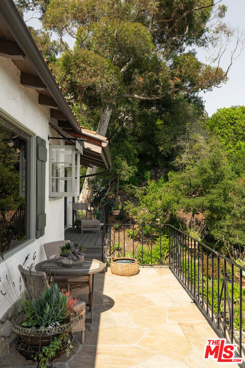 15 Loma Media Road, Santa Barbara CA: https://media.crmls.org/mediaz/48c2fe57-20f7-420e-b143-aabc5eca780b.jpg