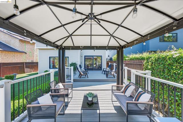 4963 Stoneridge Ct, Oakland CA: https://media.crmls.org/mediaz/48c31eb0-6e8d-4e89-b41d-1cc169d6cf75.jpg