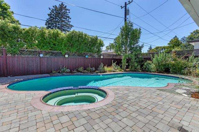 1513 Meadow Lane, Mountain View CA: https://media.crmls.org/mediaz/48c33262-9a61-42c7-a290-7b96a45a879a.jpg