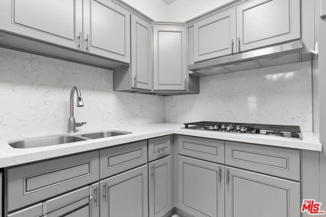 9950 Durant Drive, Beverly Hills CA: https://media.crmls.org/mediaz/48c3e1ef-61ac-4886-848f-c25bc008e9eb.jpg