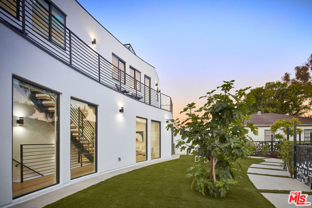 4338 Huntley Avenue, Culver City CA: https://media.crmls.org/mediaz/48c41e88-05db-4daa-a7d4-f88fe331d1a5.jpg