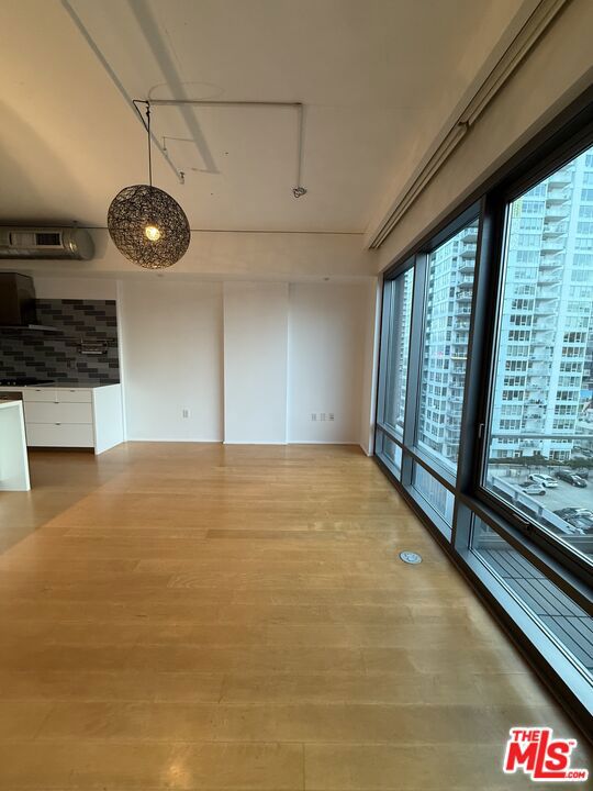1100 S Hope Street, Los Angeles CA: https://media.crmls.org/mediaz/48c44416-ebb4-40fd-8ed7-a1f78f9e163a.jpg